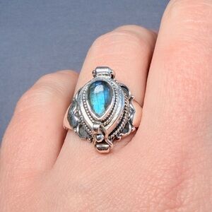 Beautiful Poison Ring with Labradorite in 925 Sterling Silver, Size 7
